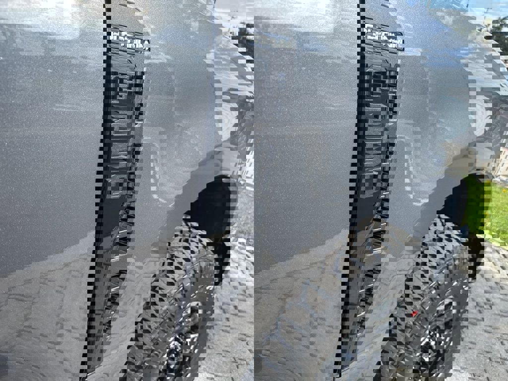 New 2026 Ford F250 Platinum w/ Tremor Off-Road Package image 5