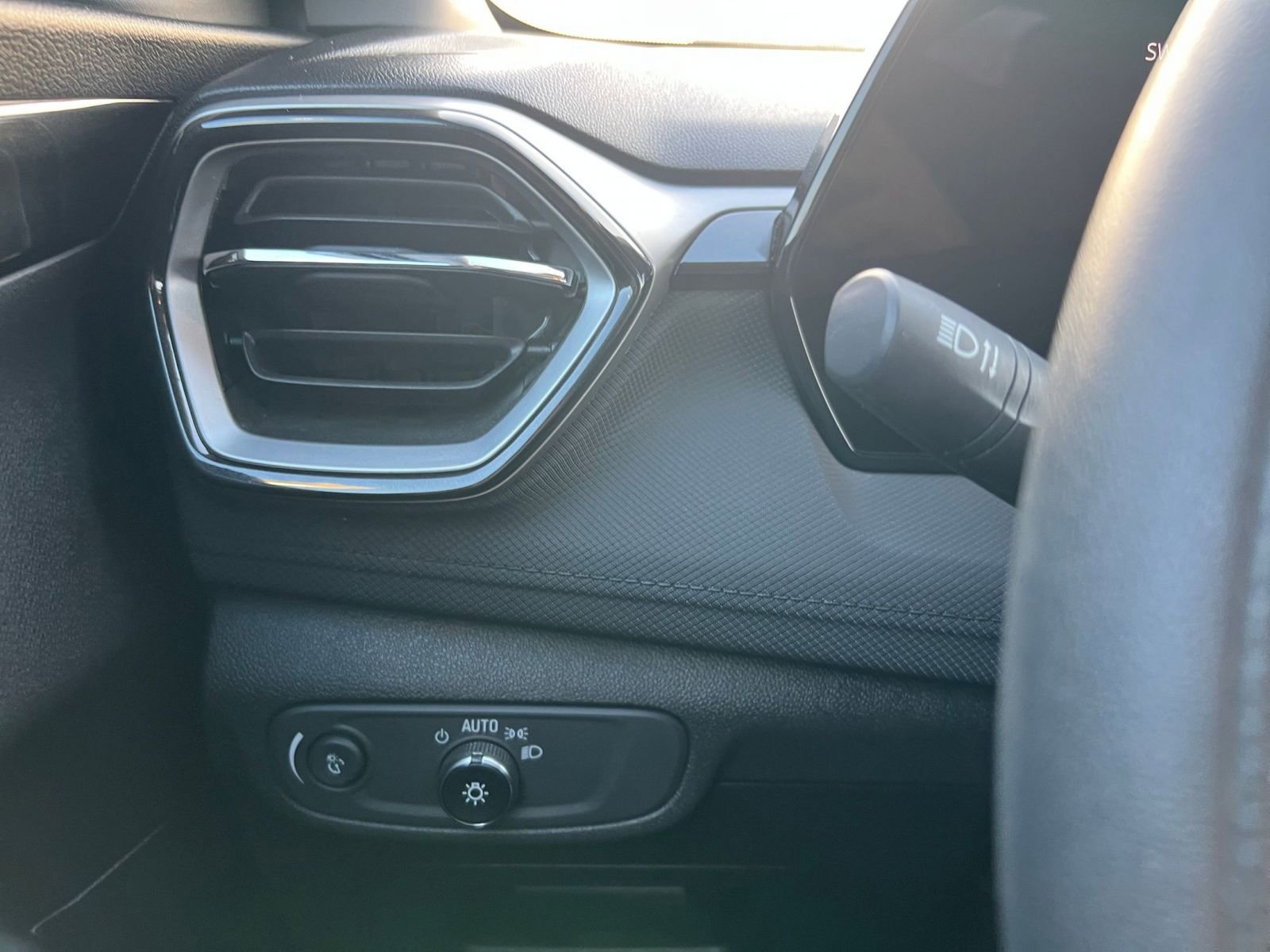 Used 2025 Chevrolet TrailBlazer LT image 32