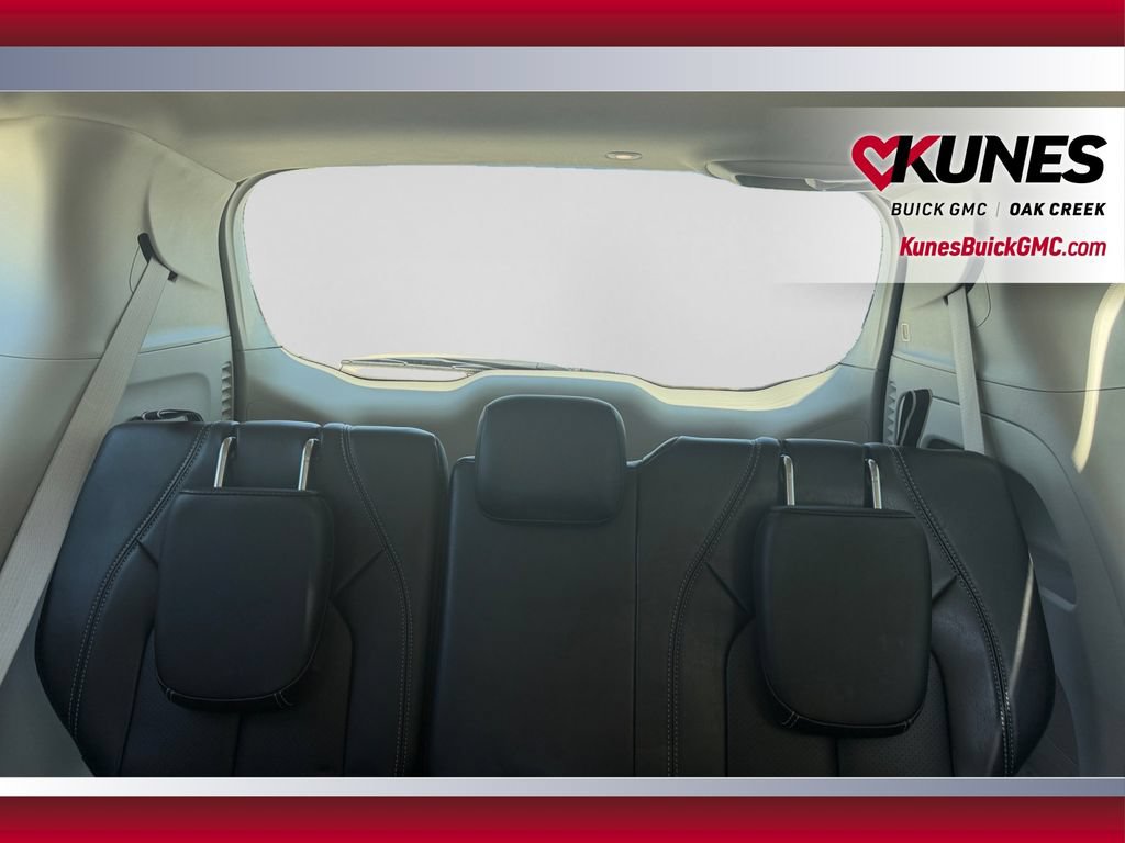 Used 2024 Chrysler Pacifica Touring-L FWD image 36