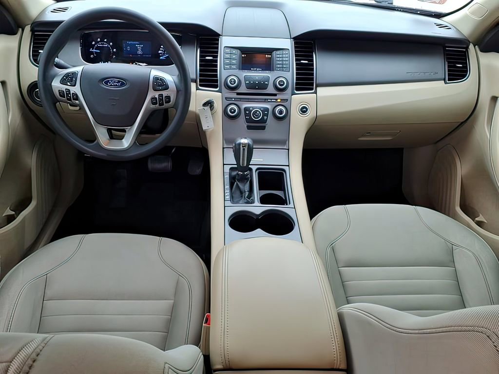 Used 2018 Ford Taurus SE FWD image 8