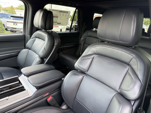 New 2026 Lincoln Navigator Reserve w/ Jet Appearance Package AWD/4WD image 11