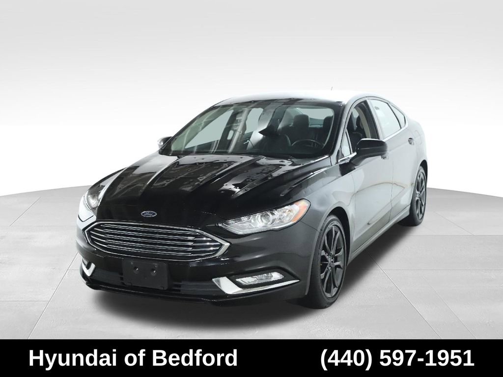 Used 2018 Ford Fusion SE w/ Equipment Group 201A FWD image 3