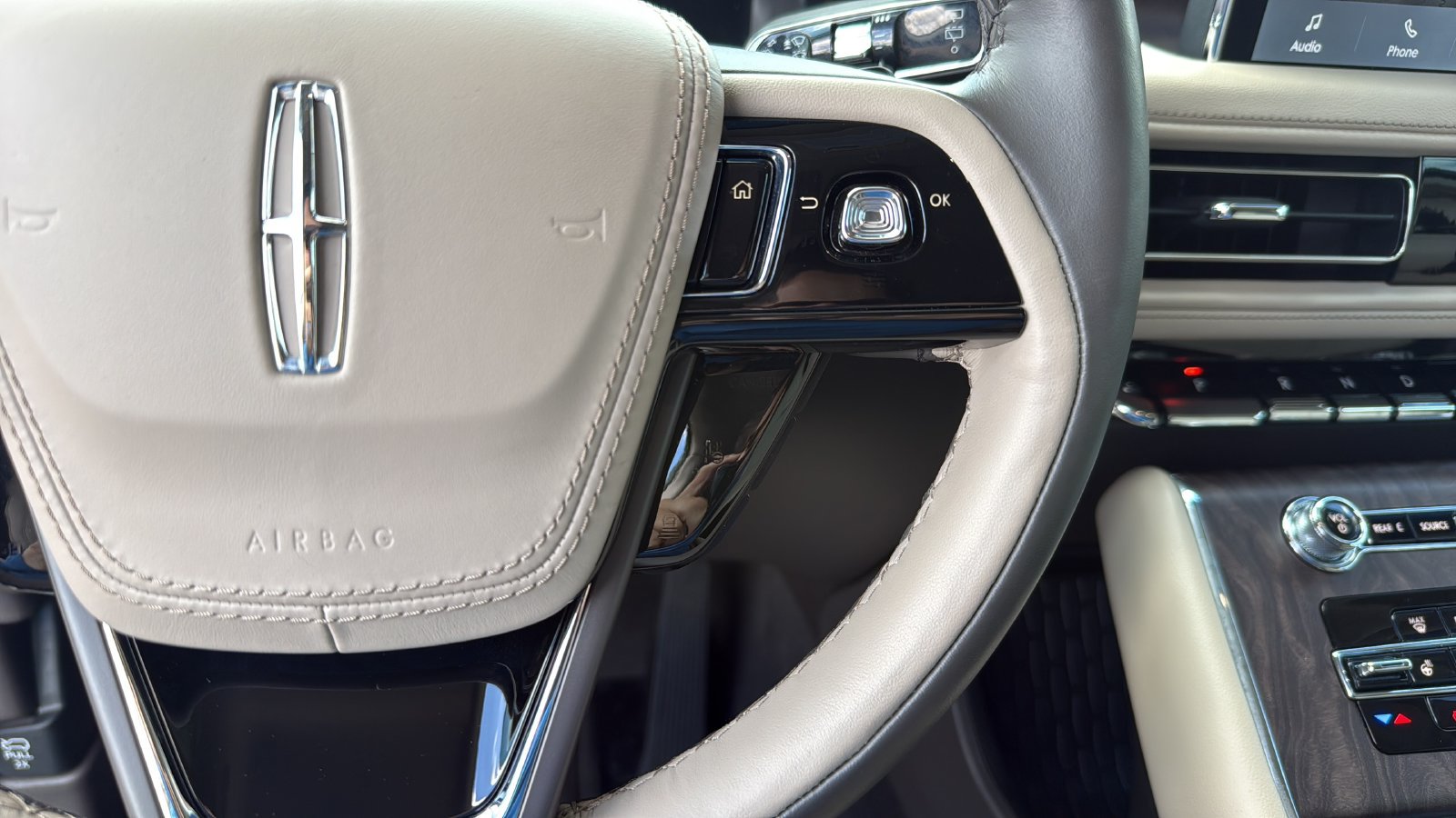 Used 2023 Lincoln Aviator Reserve w/ Equipment Group 201A AWD/4WD image 15