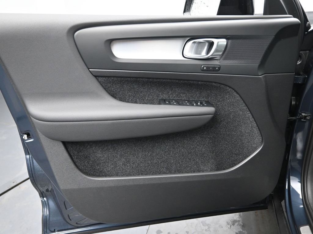 New 2026 Volvo XC40 B5 Core w/ Protection Package Premier image 22