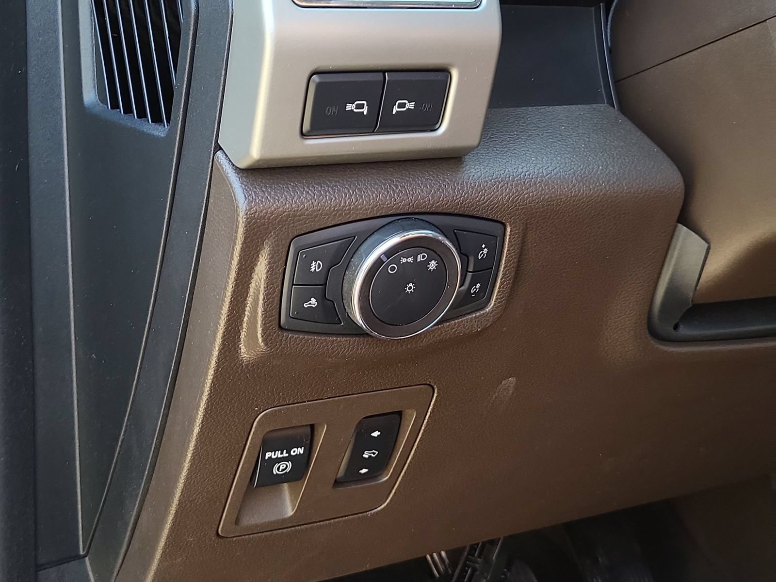 Used 2019 Ford F150 King Ranch w/ Equipment Group 601A Luxury AWD/4WD image 18