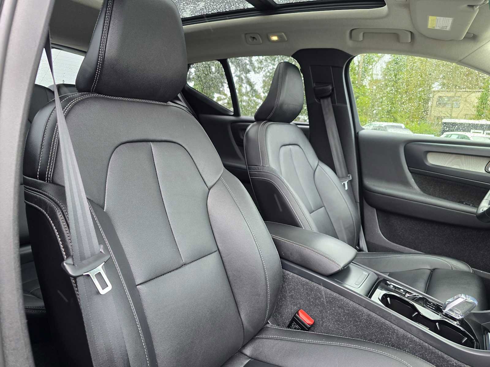 Used 2025 Volvo XC40 B5 Plus AWD/4WD image 11