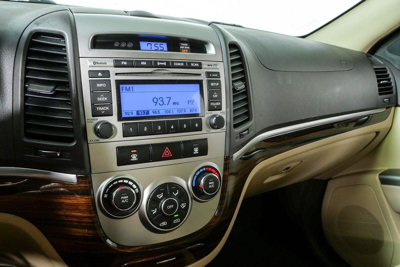 Used 2011 Hyundai Santa Fe GLS FWD image 12