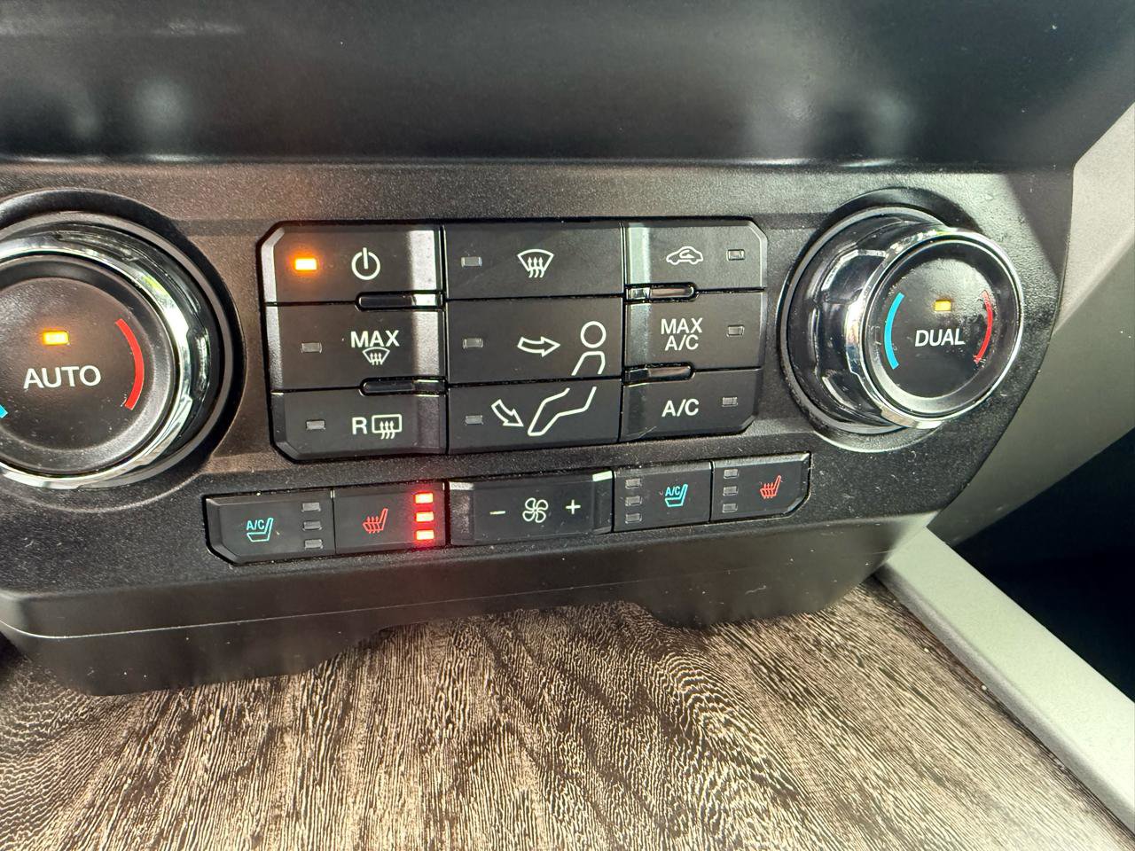 Used 2019 Ford F350 Lariat w/ Lariat Ultimate Package image 36