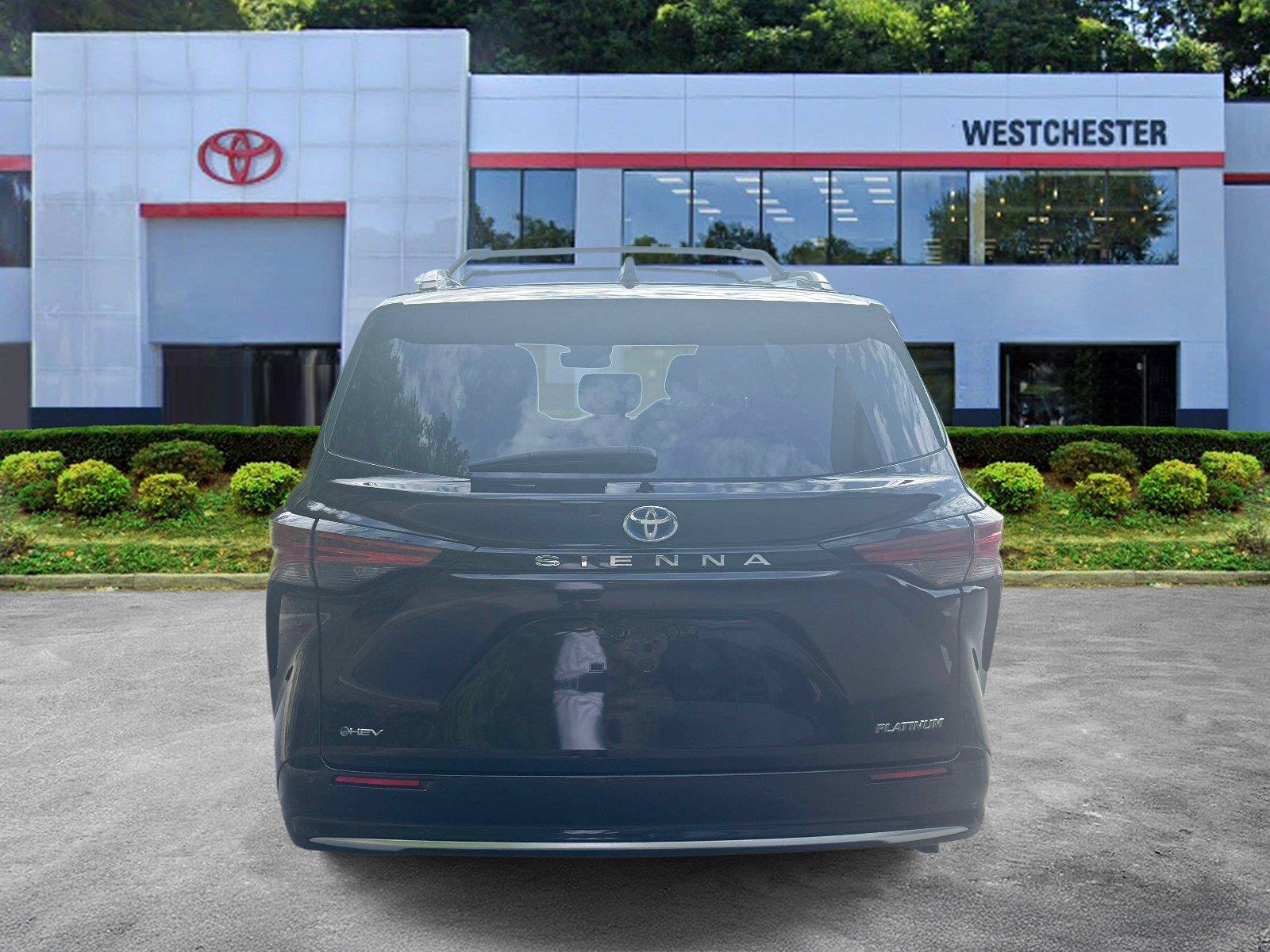 Certified 2025 Toyota Sienna Platinum FWD image 6