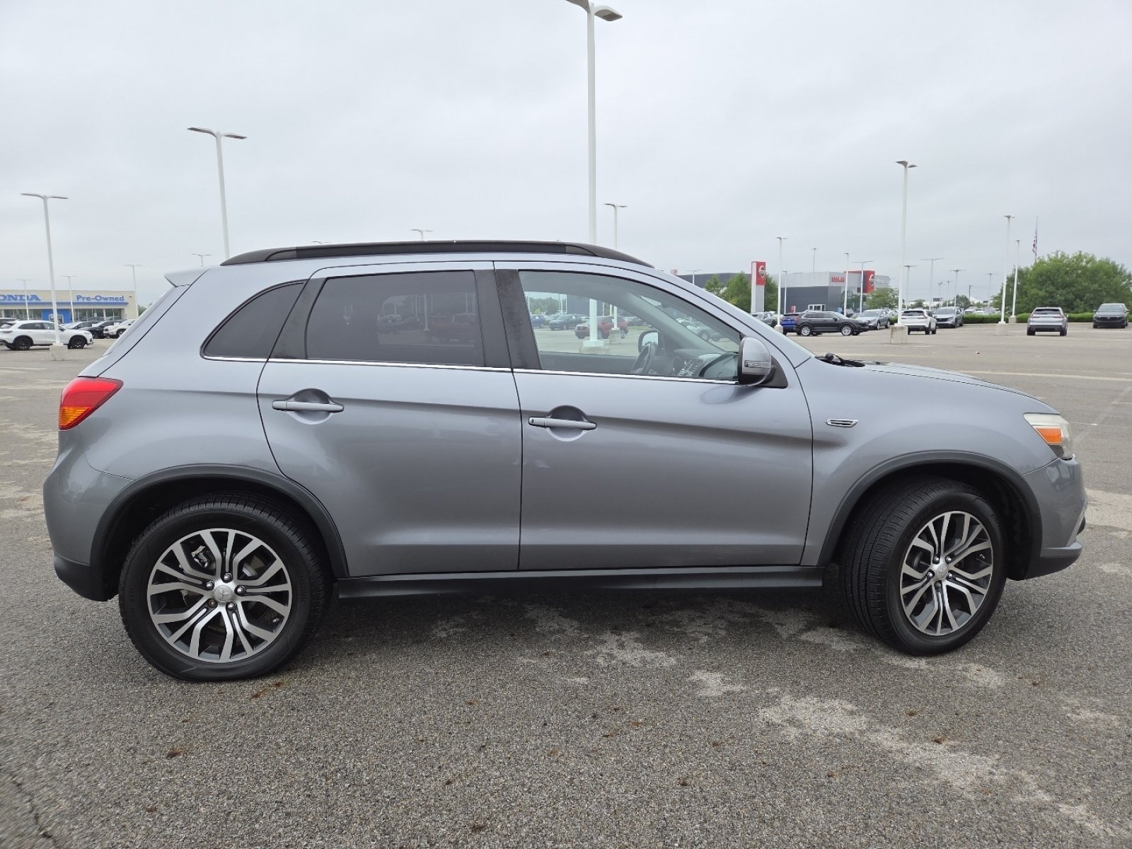 Used 2017 Mitsubishi Outlander Sport SEL AWD/4WD image 17