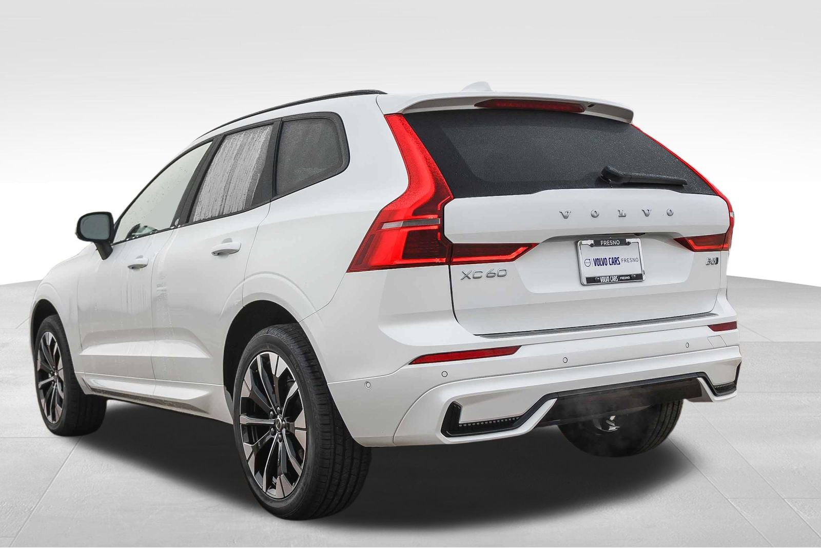 New 2026 Volvo XC60 B5 Plus w/ Climate Package PRO image 7