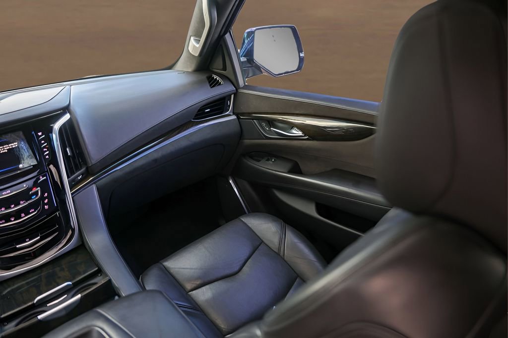 Used 2018 Cadillac Escalade ESV Platinum image 29