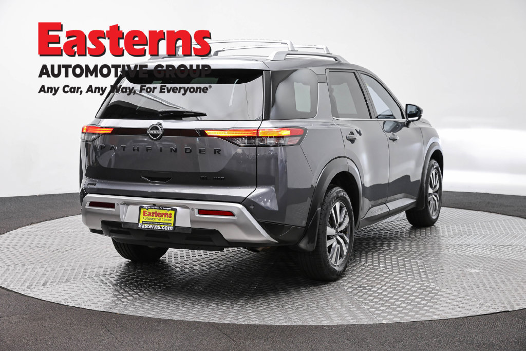 Used 2024 Nissan Pathfinder SL w/ Black Appearance Package AWD/4WD image 6