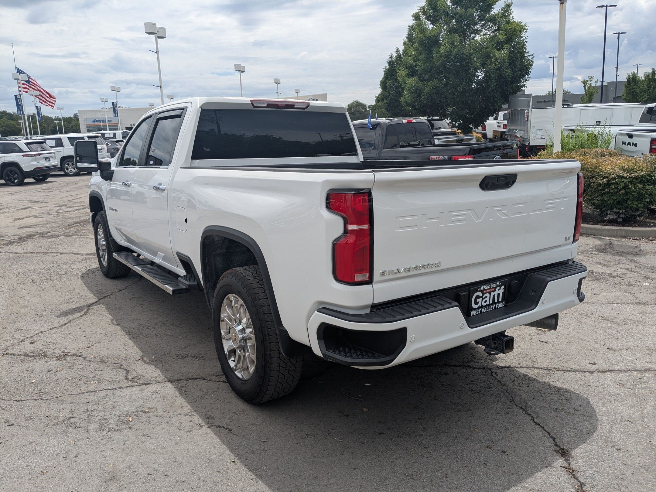 Used 2025 Chevrolet Silverado 3500 LT w/ Z71 Chrome Sport Edition AWD/4WD image 9