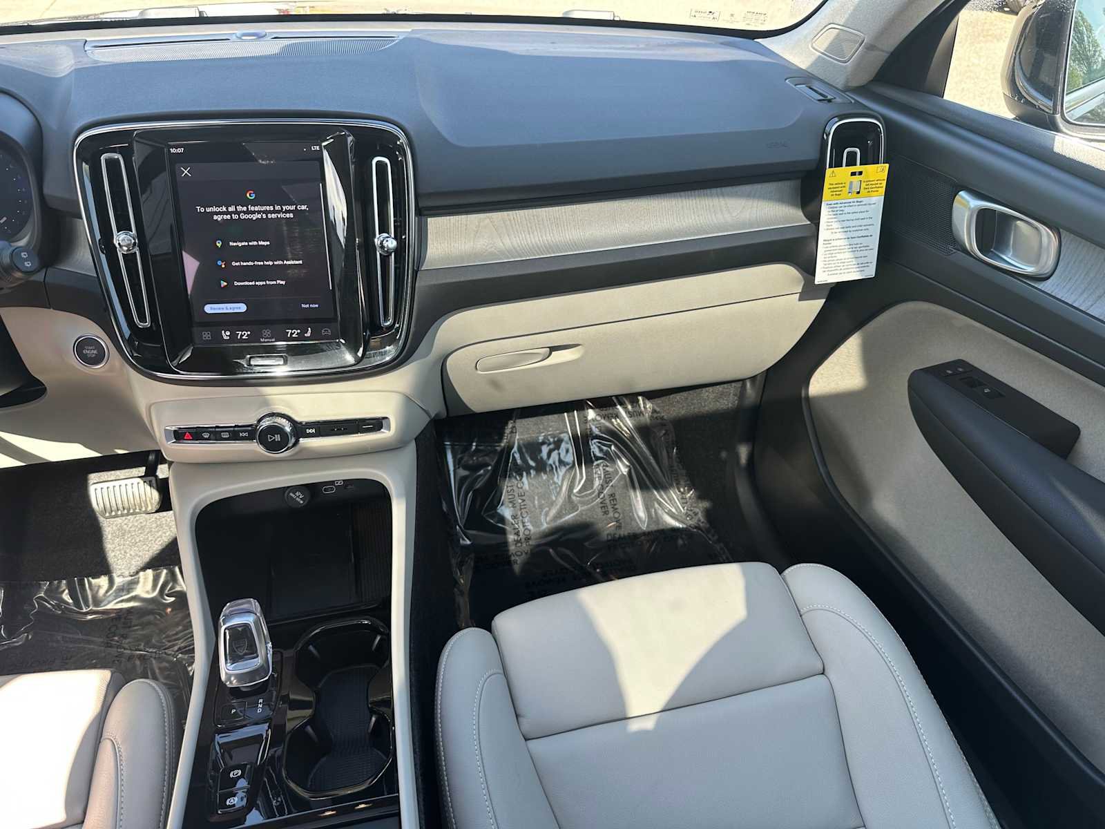 Used 2025 Volvo XC40 B5 Plus w/ Protection Package Premier AWD/4WD image 18