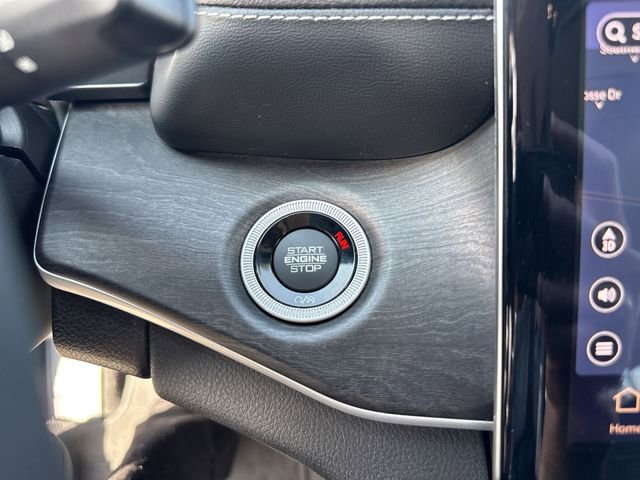 Used 2023 Jeep Grand Cherokee L Limited w/ Luxury Tech Group II image 17