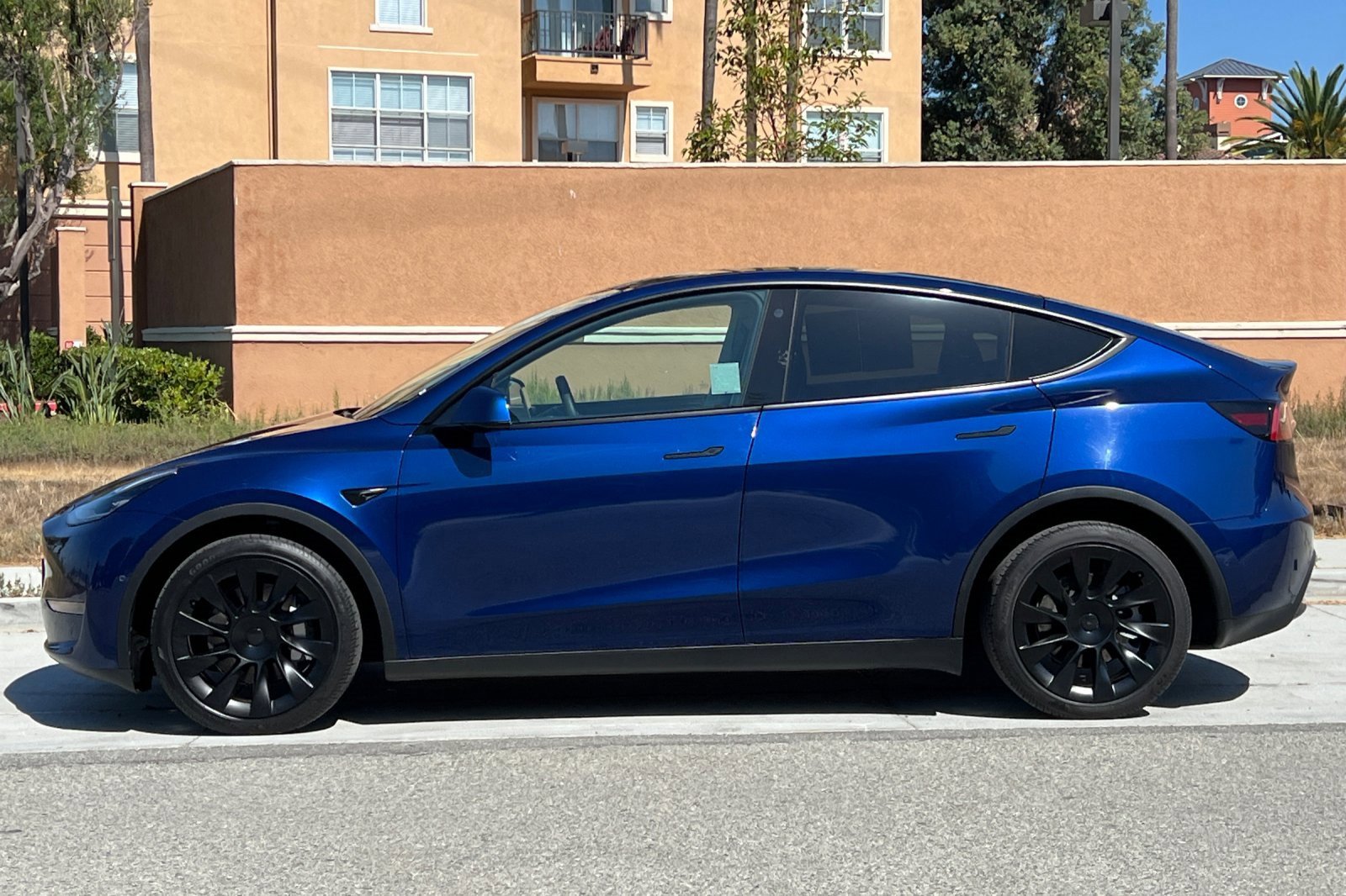 Used 2021 Tesla Model Y Long Range image 7