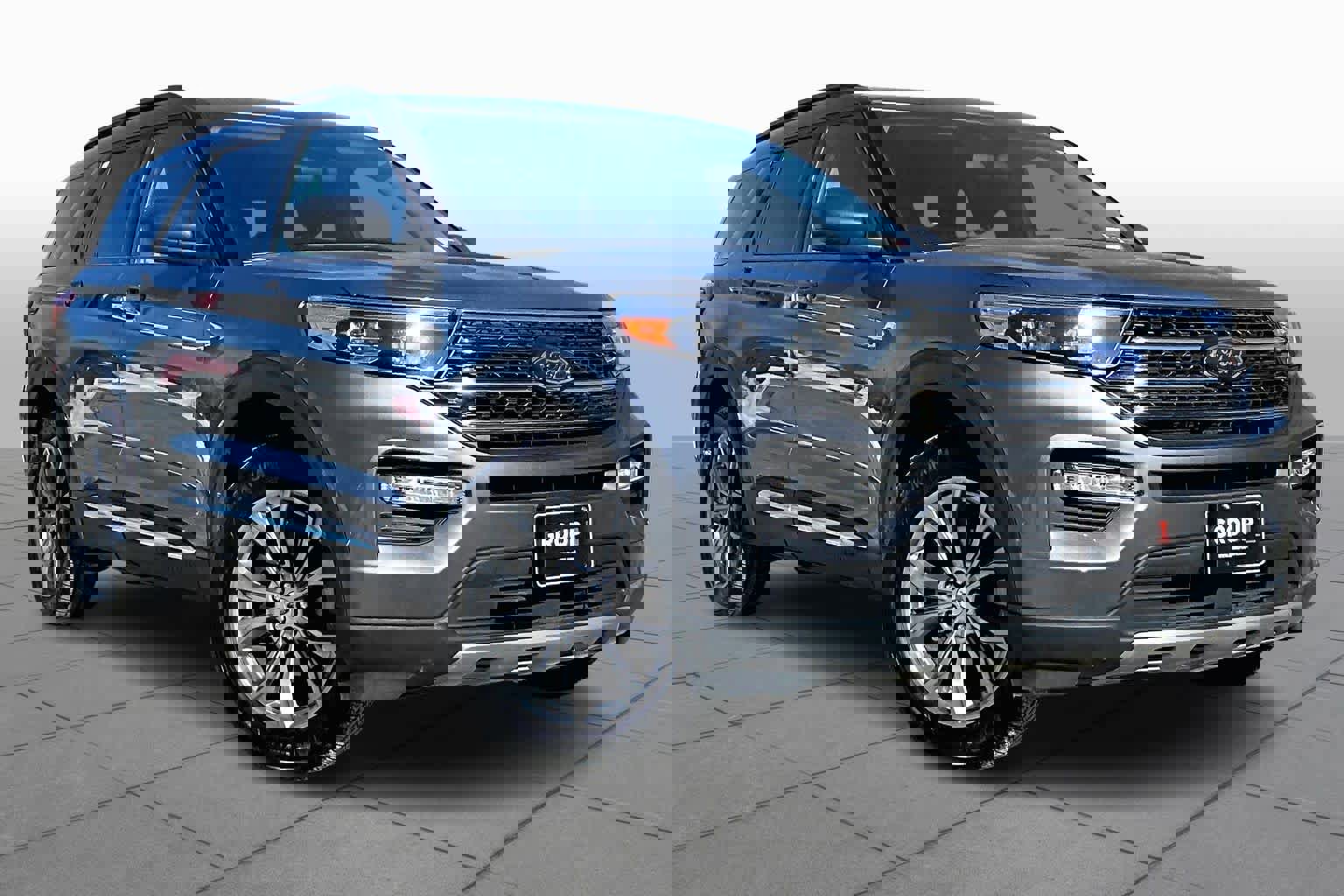 Used 2022 Ford Explorer XLT w/ Equipment Group 202A image 3