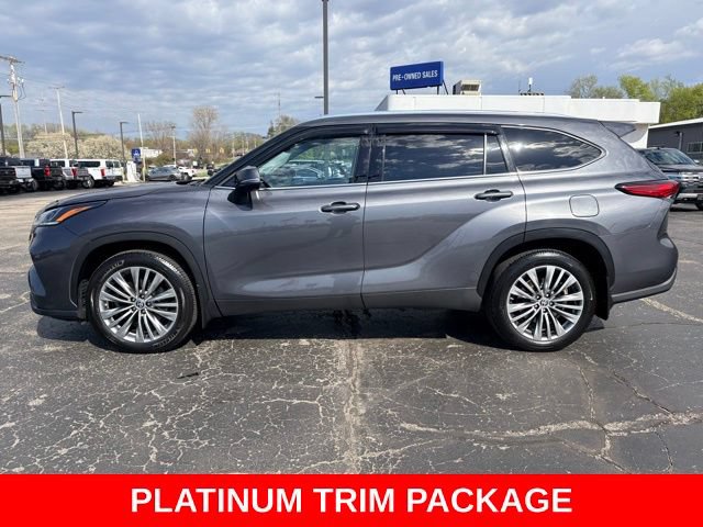 Used 2022 Toyota Highlander Platinum AWD/4WD image 2