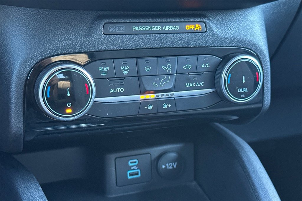 Used 2022 Ford Escape SE image 23