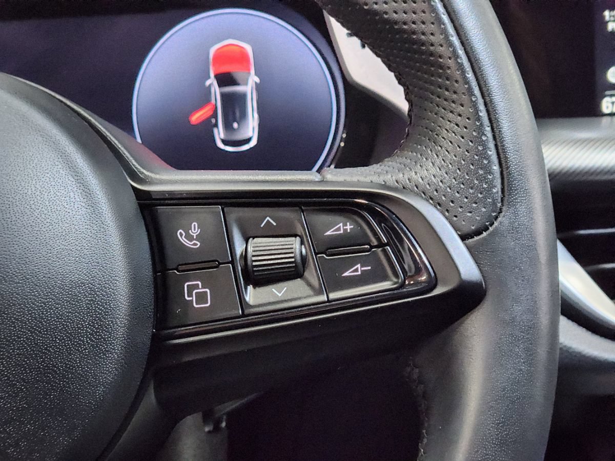 Used 2024 Alfa Romeo Stelvio Veloce AWD/4WD image 39