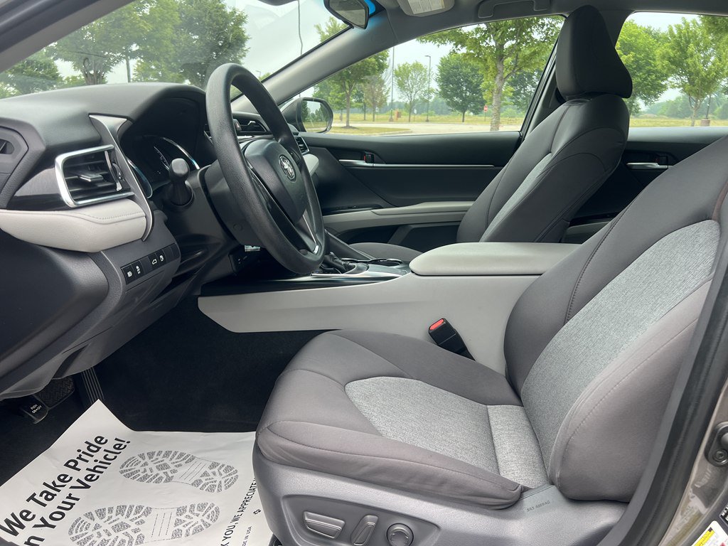 Used 2018 Toyota Camry LE FWD image 17