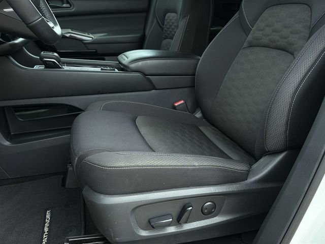 Used 2024 Nissan Pathfinder SV image 23