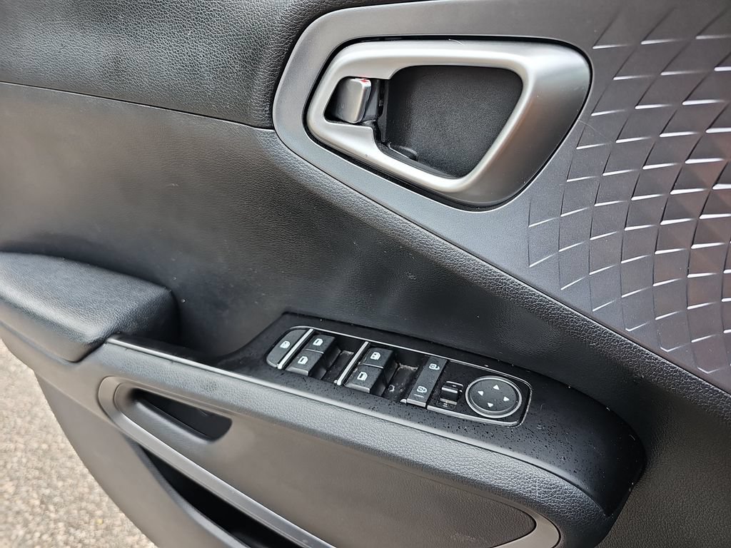 Used 2021 Kia Soul S FWD image 25