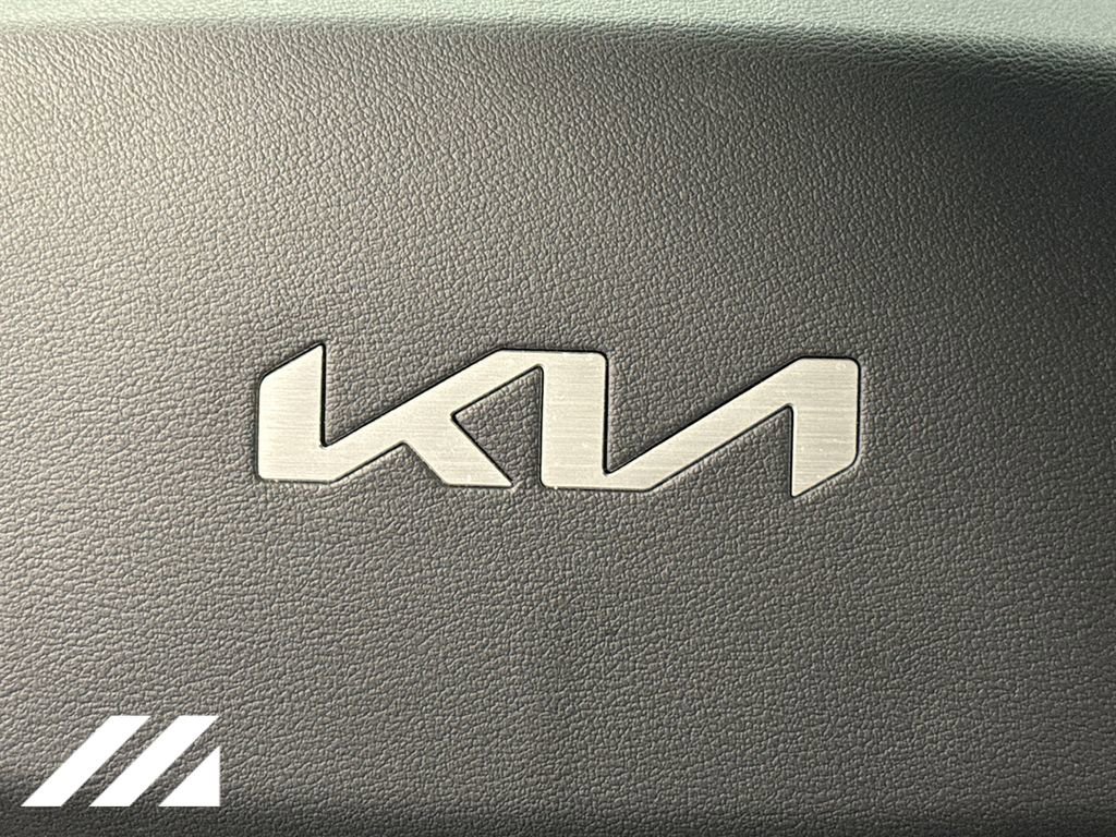 Used 2024 Kia Niro EX Touring FWD image 32
