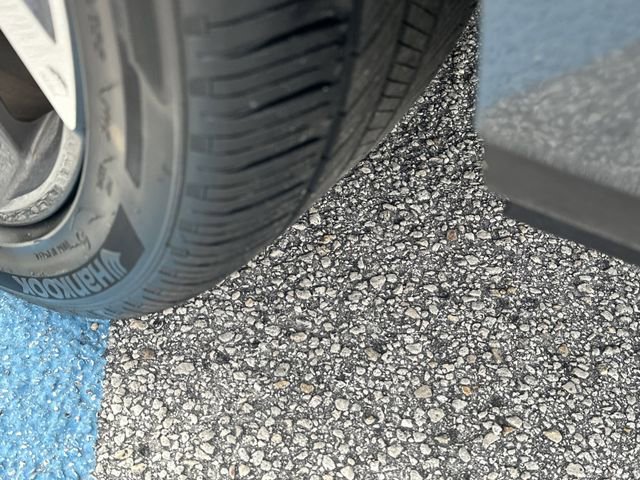 Certified 2024 Hyundai Elantra Limited image 12