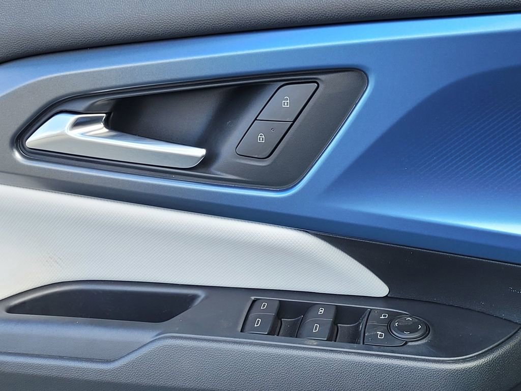 New 2026 Chevrolet Equinox EV LT image 25