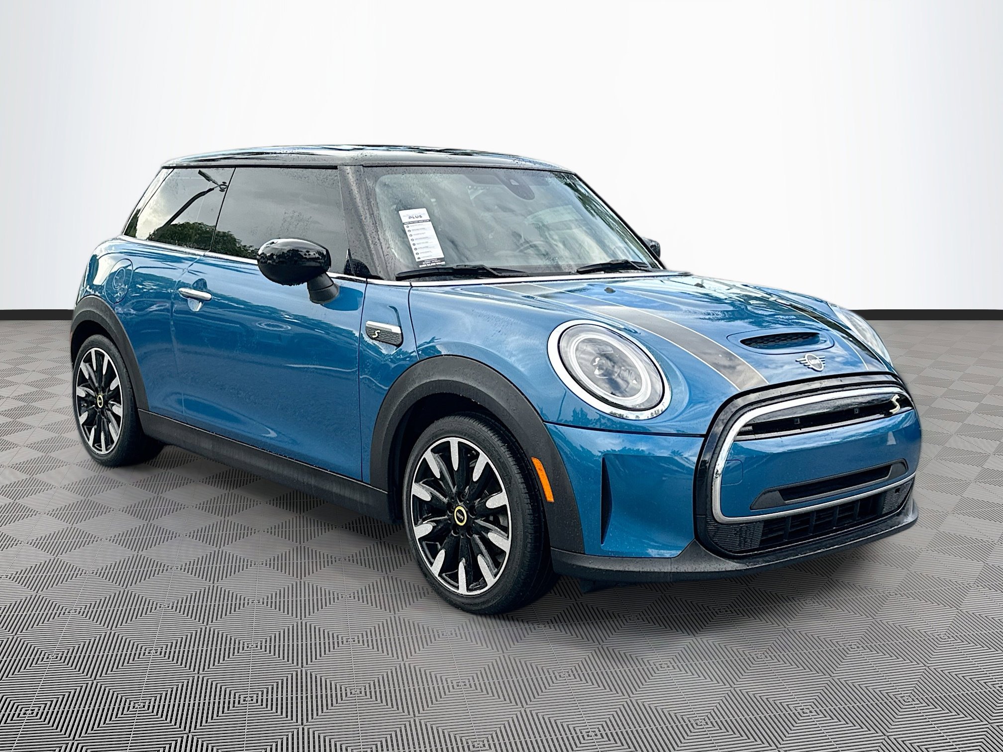 Used 2024 MINI Cooper SE image 1