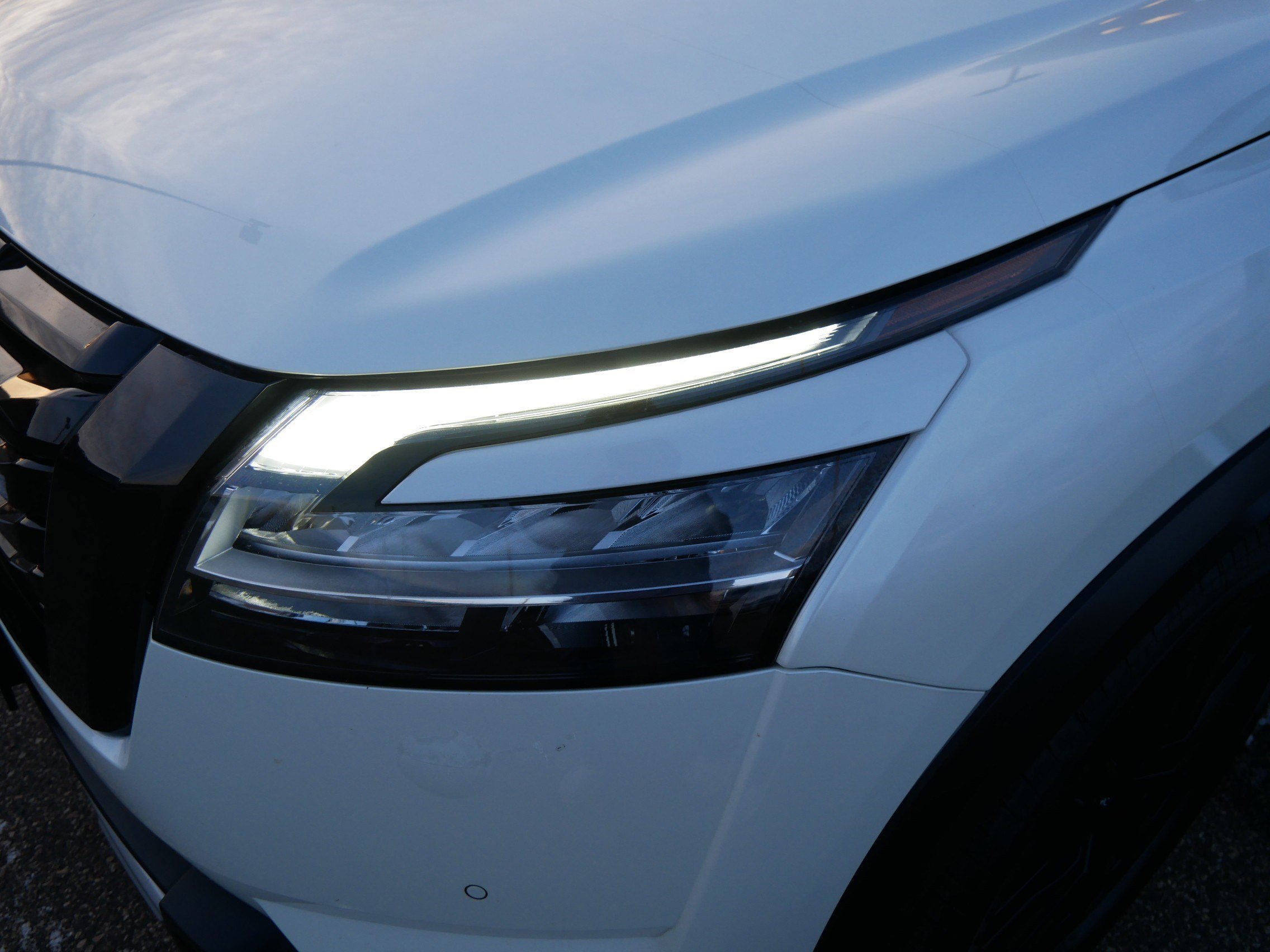 Used 2023 Nissan Pathfinder Platinum image 16