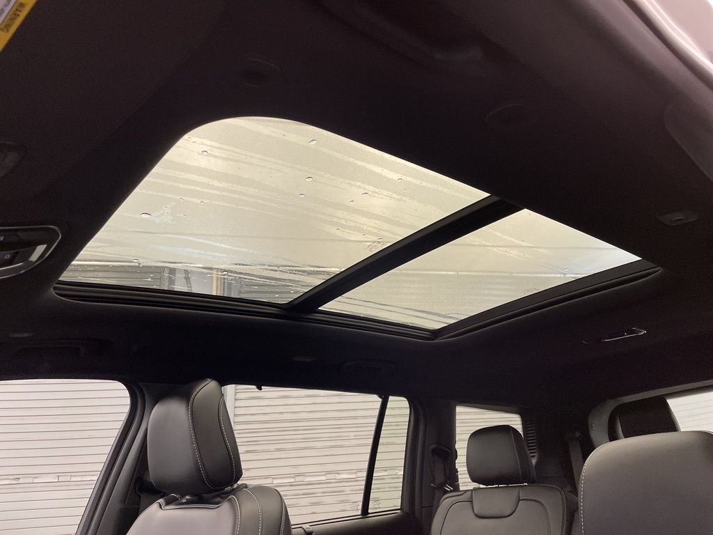 New 2025 Jeep Grand Cherokee L Limited w/ Luxury Tech Group II AWD/4WD image 18