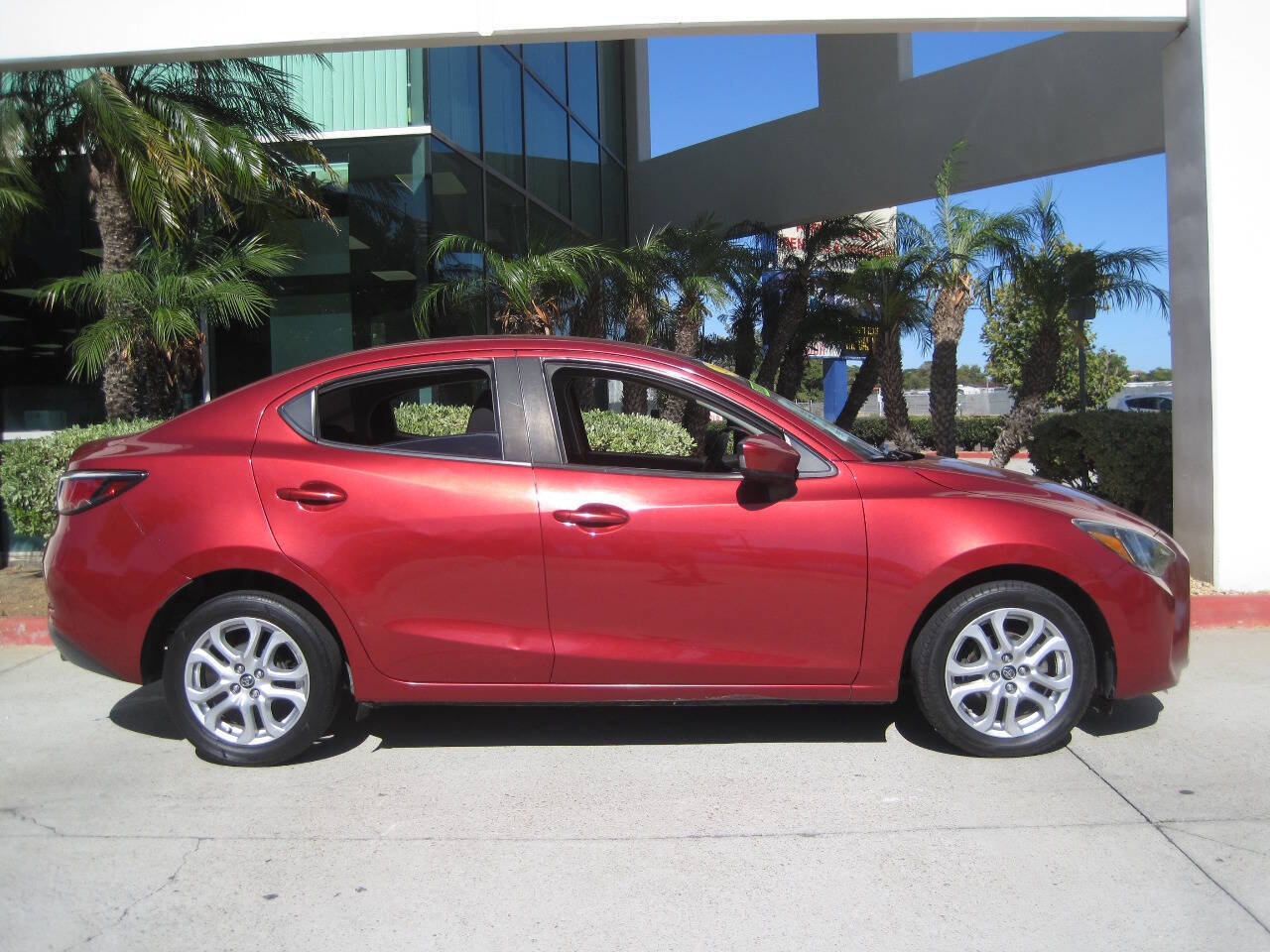 Used 2017 Toyota Yaris iA FWD image 9