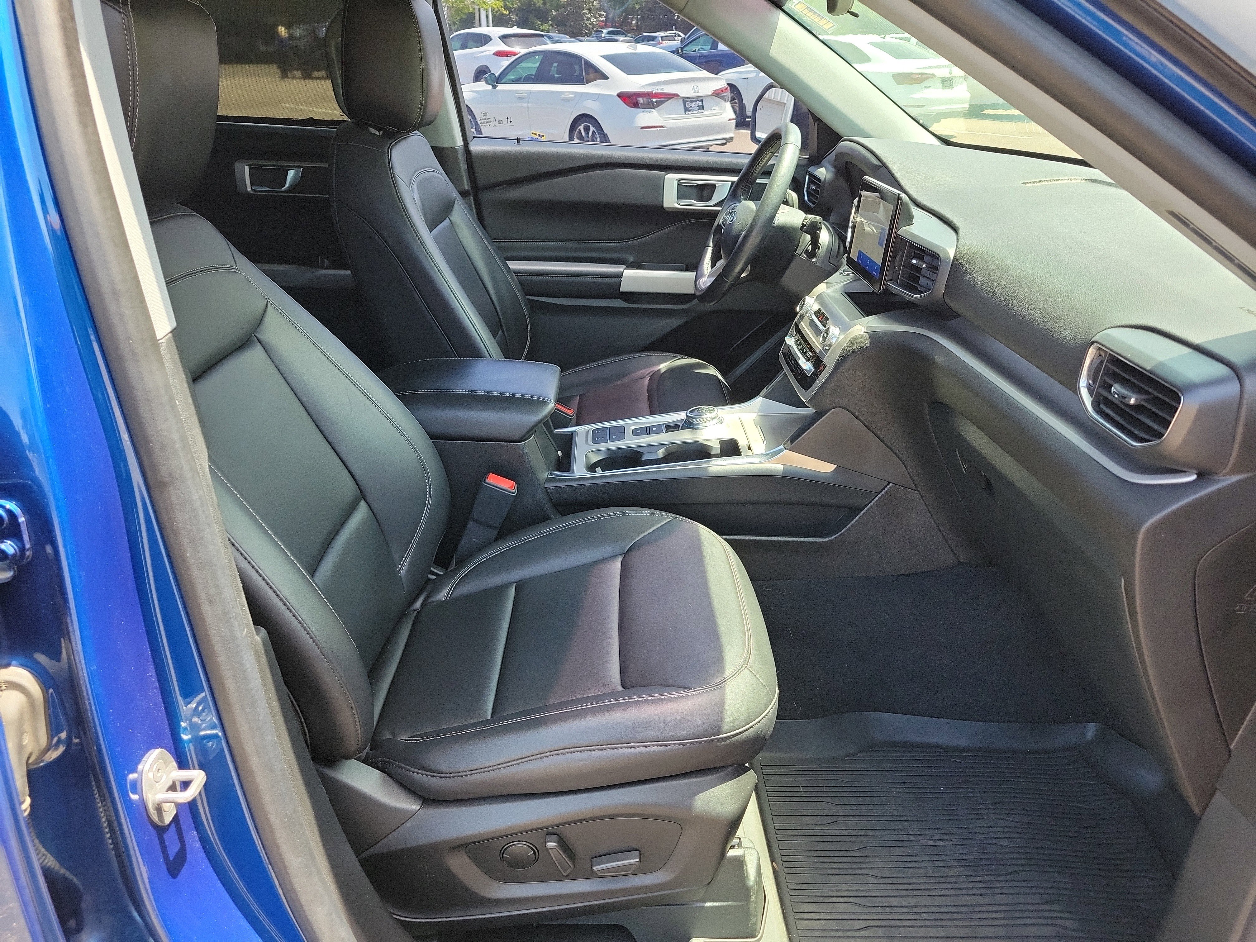 Used 2022 Ford Explorer XLT w/ Equipment Group 202A image 17