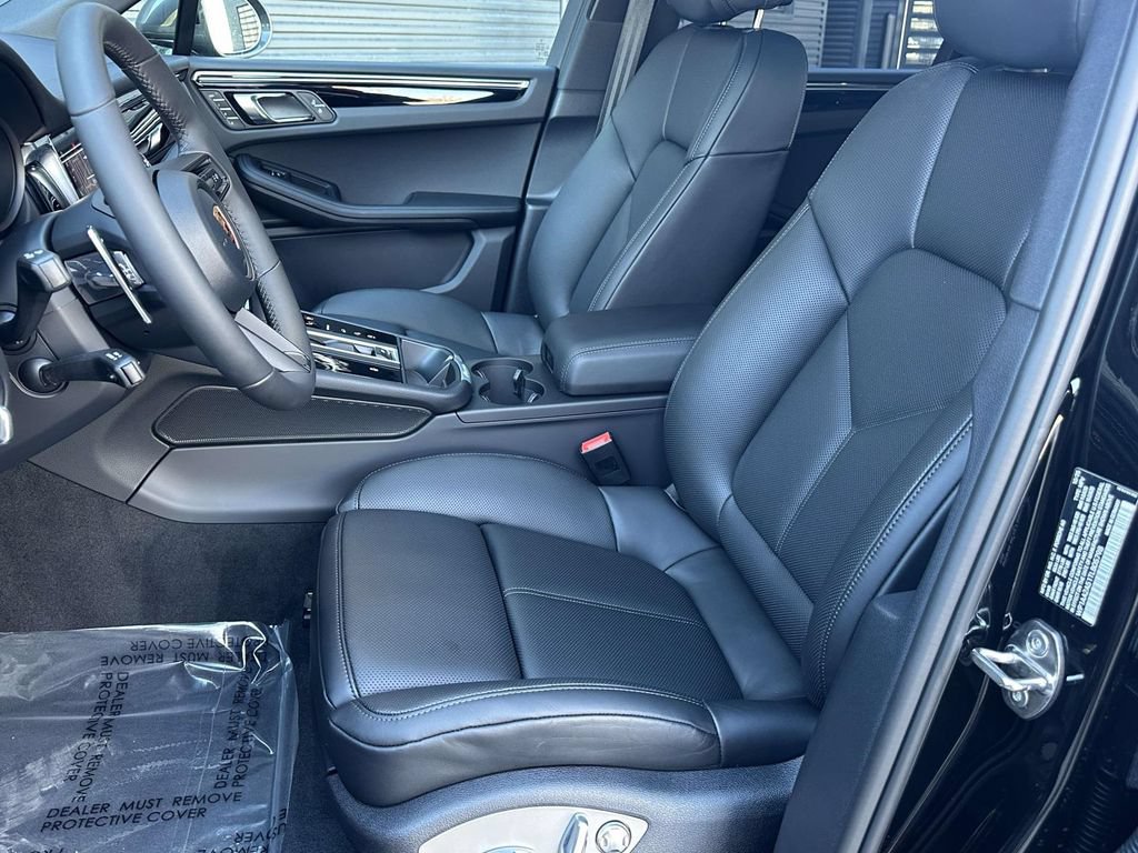 New 2026 Porsche Macan AWD/4WD image 5