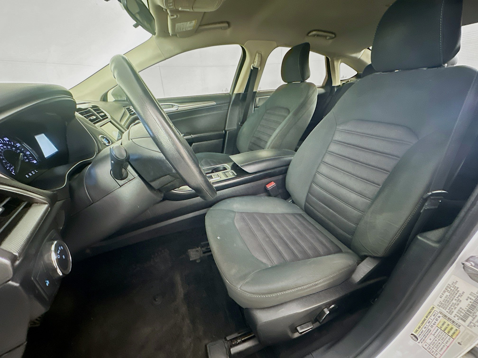 Used 2018 Ford Fusion SE w/ Fusion SE Technology Package FWD image 13