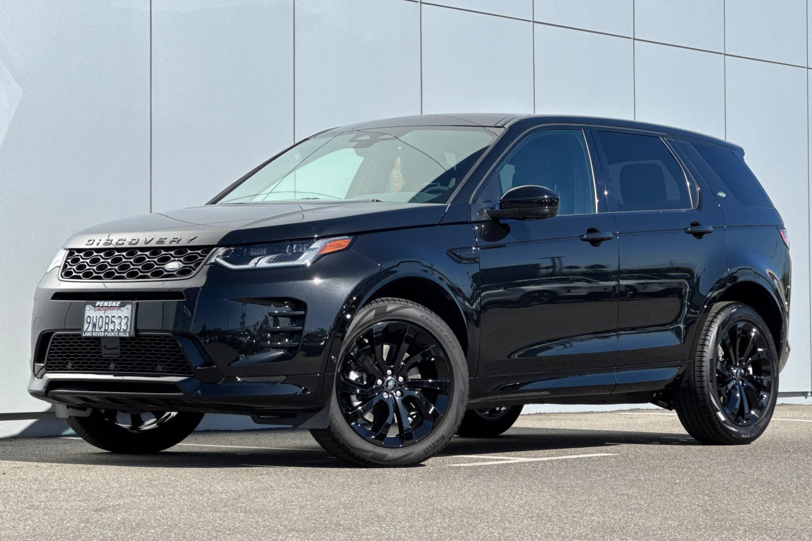 Certified 2025 Land Rover Discovery Sport Dynamic SE AWD/4WD image 1