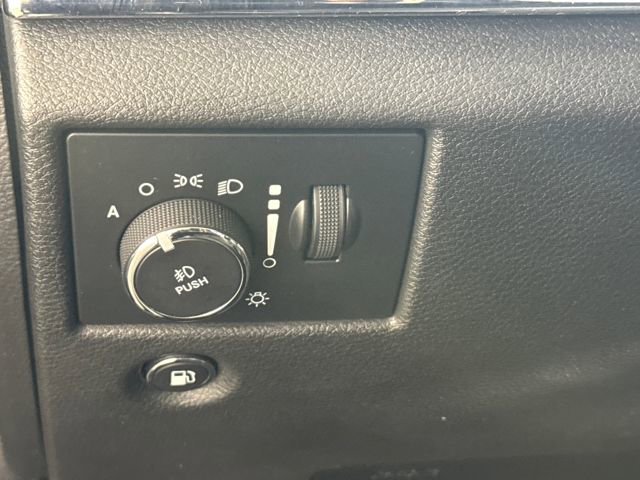 Used 2019 Jeep Grand Cherokee Limited AWD/4WD image 33