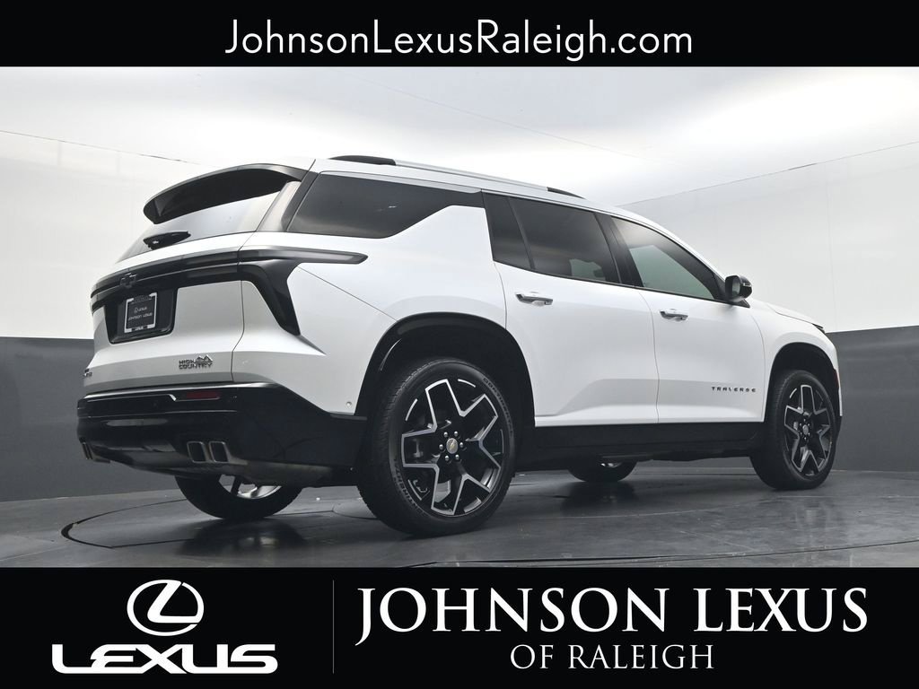 Used 2025 Chevrolet Traverse High Country FWD image 19