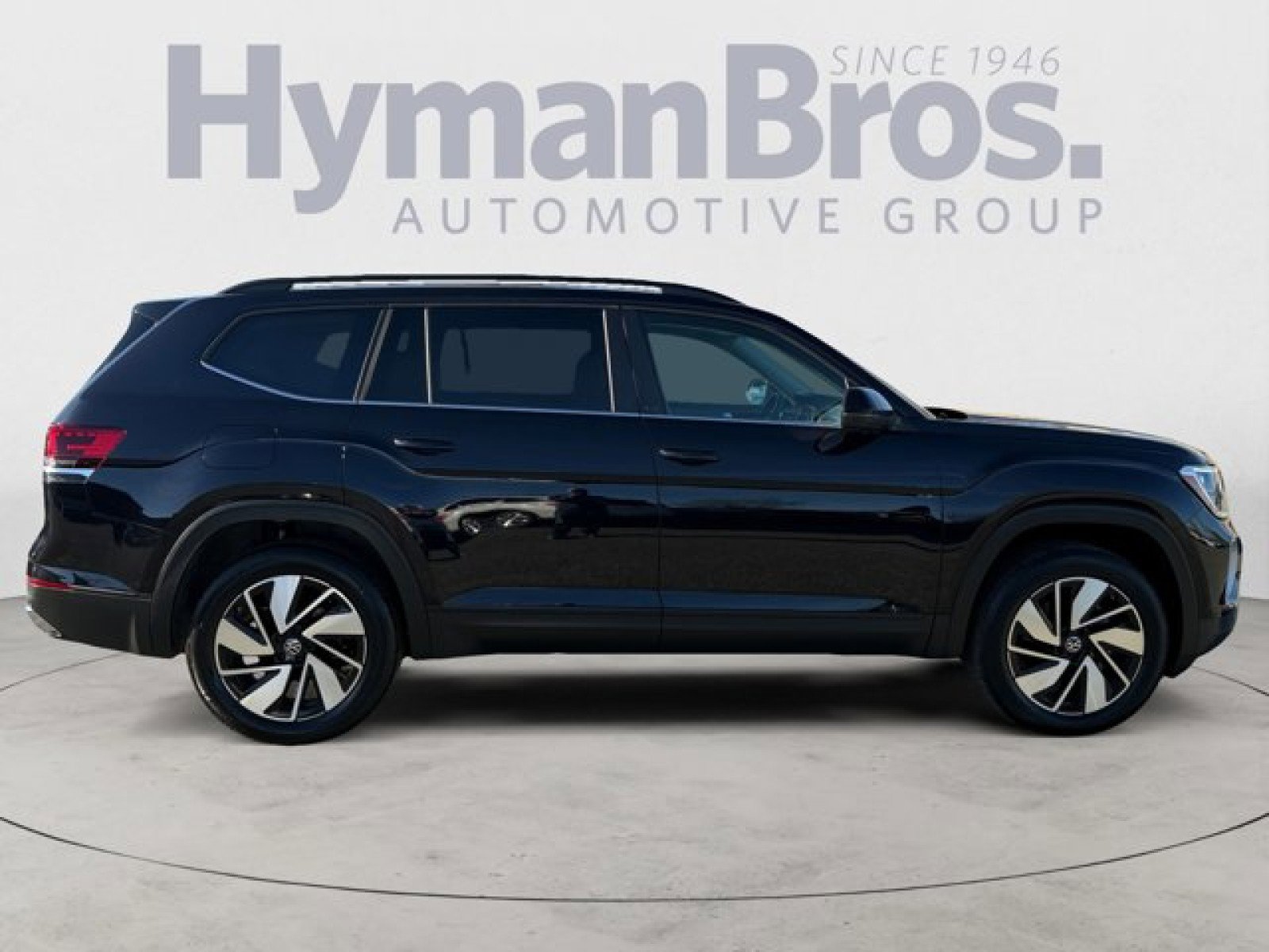 Used 2024 Volkswagen Atlas SE image 2