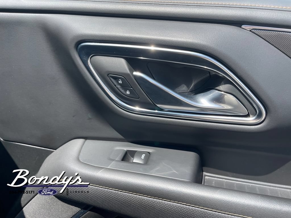 Used 2023 GMC Yukon AT4 w/ AT4 Premium Package AWD/4WD image 19
