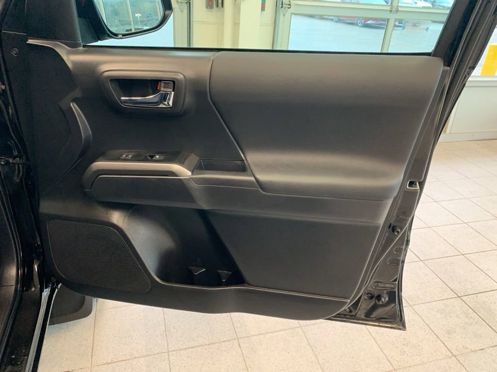 Used 2023 Toyota Tacoma TRD Off-Road w/ Technology Package image 17