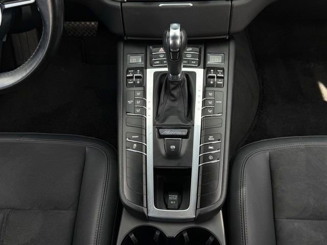 Used 2017 Porsche Macan AWD/4WD image 27