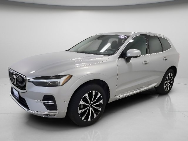 Used 2023 Volvo XC60 B5 Plus AWD/4WD image 6