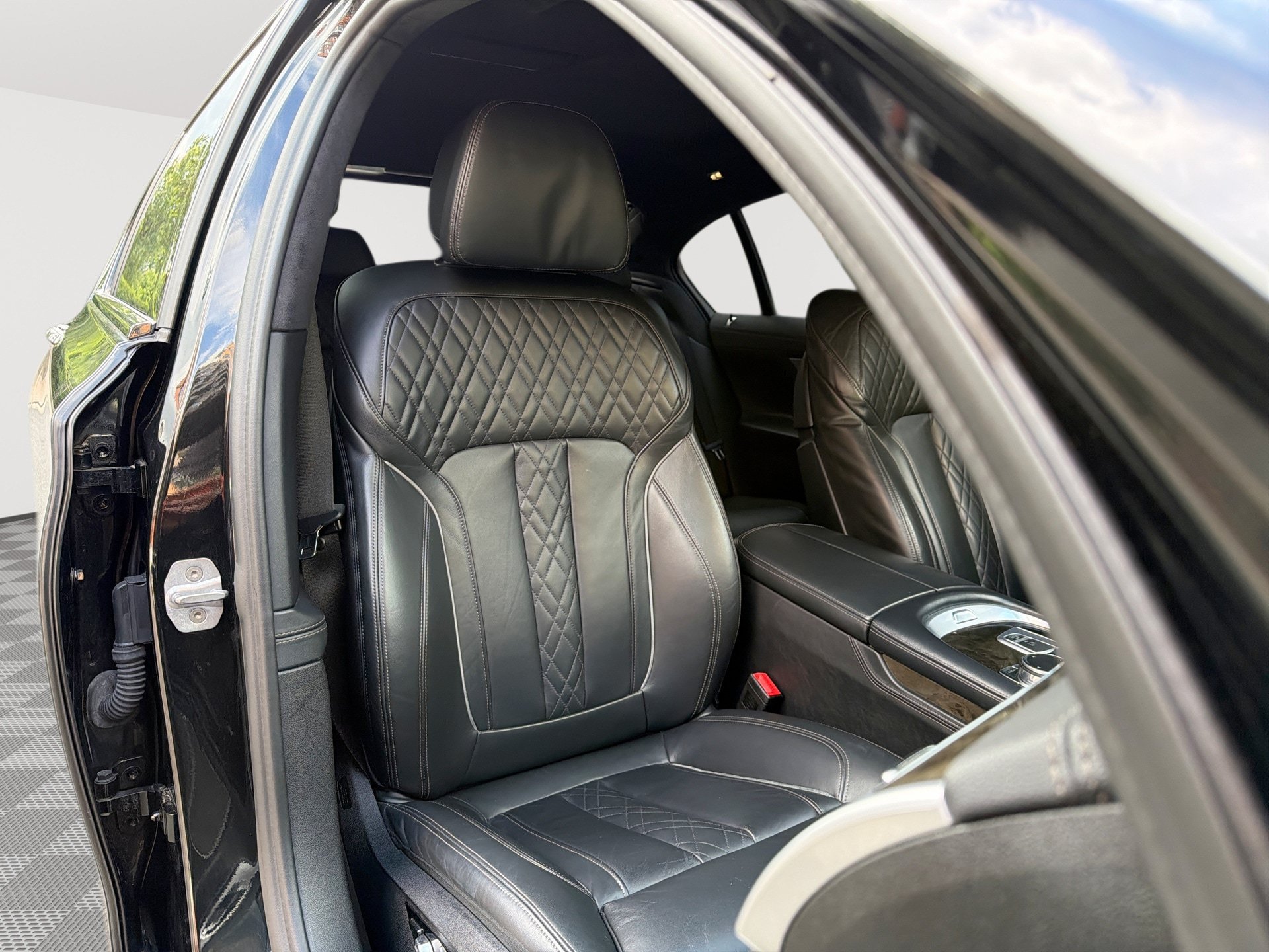 Used 2019 BMW 750i xDrive w/ M Sport Package AWD/4WD image 28
