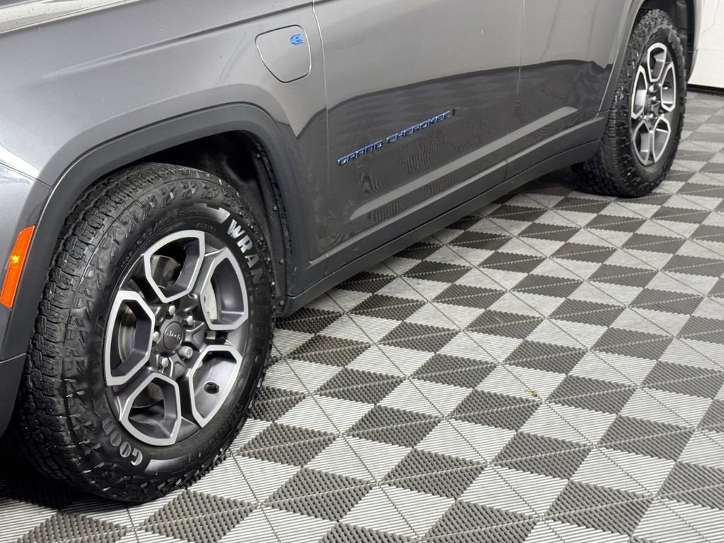 Used 2024 Jeep Grand Cherokee Trailhawk w/ Luxury Tech Group III AWD/4WD image 13