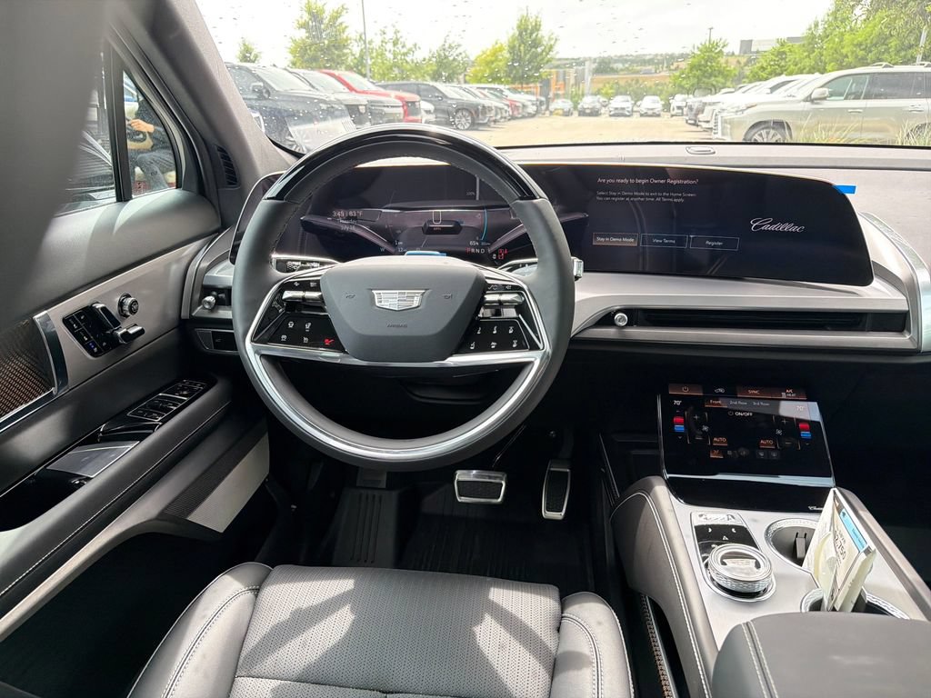 New 2027 Cadillac Vistiq Luxury w/ LPO, Floor Liner Package AWD/4WD image 32