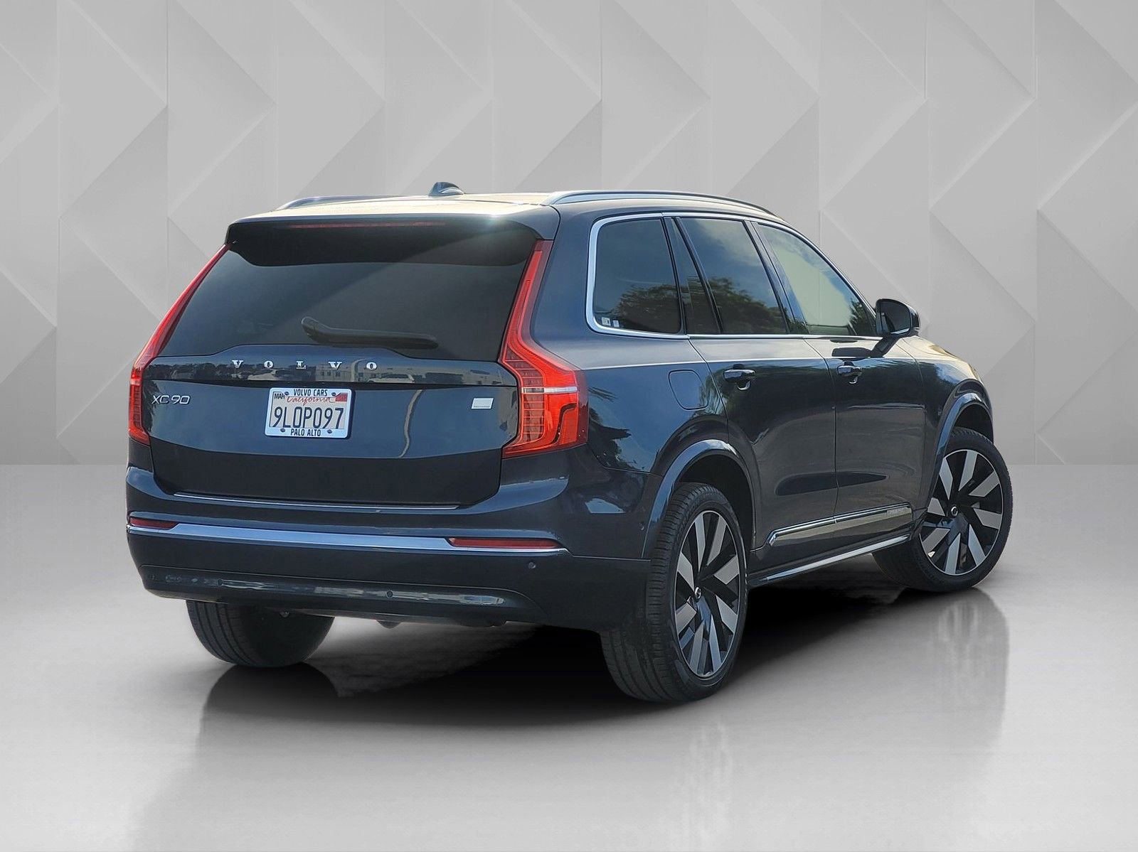 Certified 2024 Volvo XC90 T8 Ultimate w/ Protection Package Premier image 6